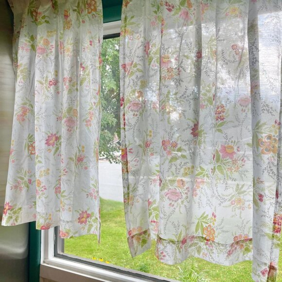 Vintage 70s curtains, sheer pink and orange floral, pair of pleated panels - Picture 3 of 10